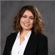 Profesora de apoyo escolar especializada en dar clases a niños